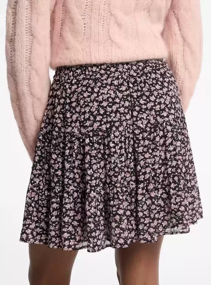 Falda escalonada de georgette con estampado floral y tachuelas Falda escalonada de georgette con estampado floral y tachuelas