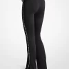 Leggings acampanados con cinta del logotipo