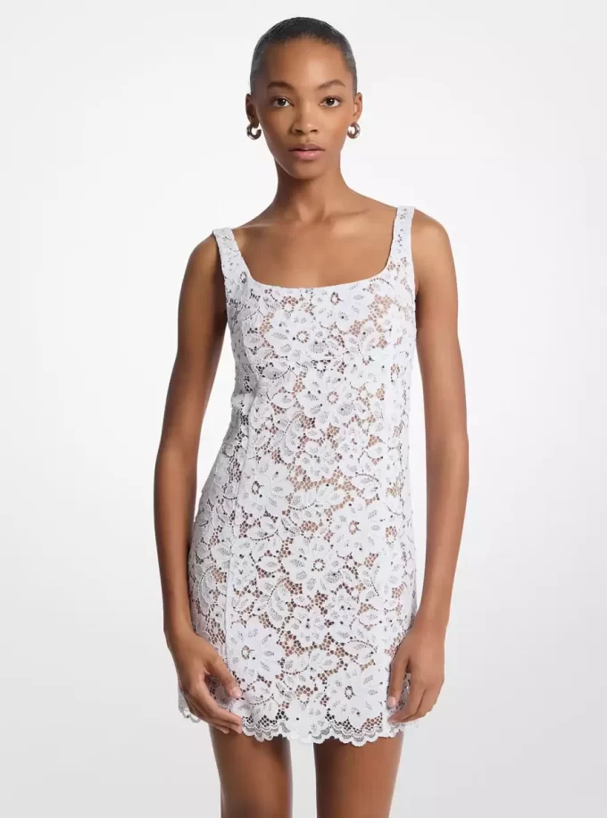 Minivestido de encaje floral con cordón y tachuelas