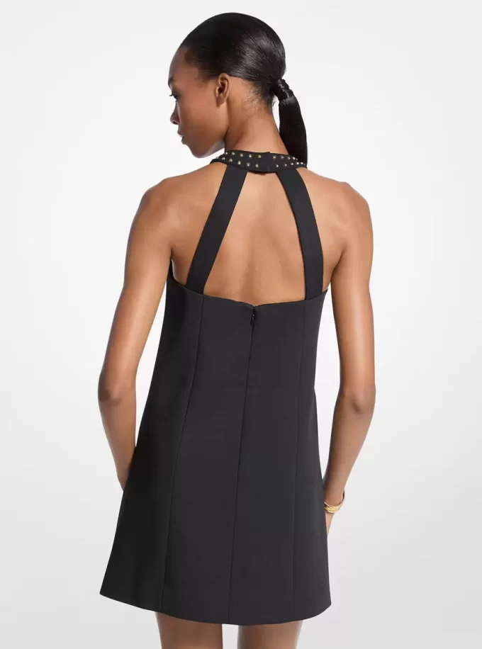 Minivestido halter de crepé elástico con tachuelas Minivestido halter de crepé elástico con tachuelas