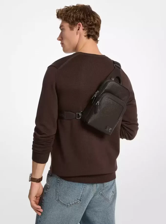 Mochila bandolera Edison de cuero de grano cruzado resistente a arañazos