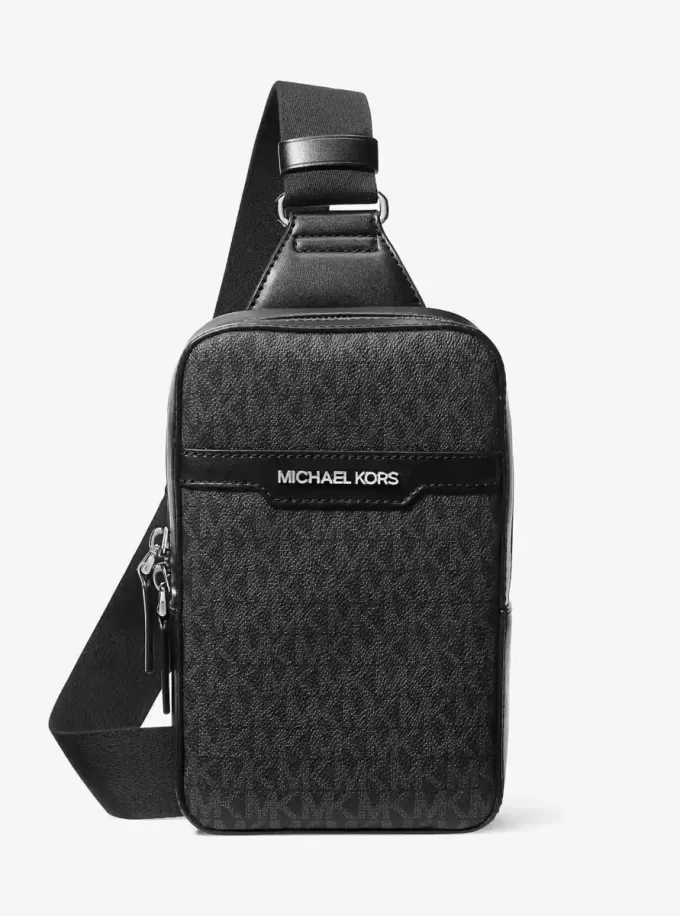 Mochila bandolera mediana con el logotipo de la firma Cooper Mochila bandolera mediana con el logotipo de la firma Cooper