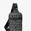 Mochila bandolera mediana con logotipo gráfico de Cooper Mochila bandolera mediana con logotipo gráfico de Cooper