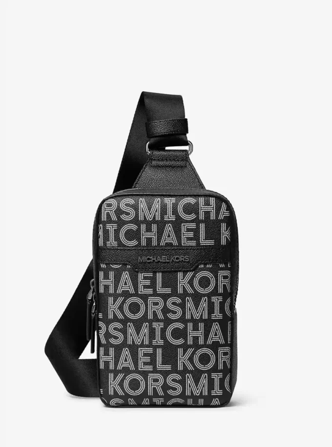 Mochila bandolera mediana con logotipo gráfico de Cooper Mochila bandolera mediana con logotipo gráfico de Cooper