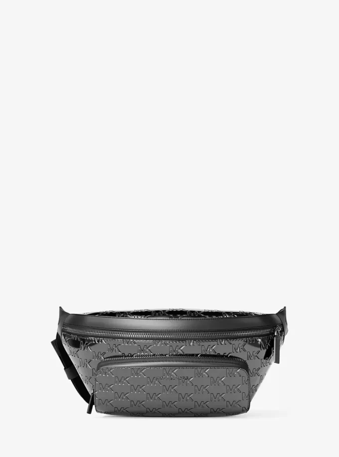 Mochila bandolera utilitaria mediana Cooper con logotipo metálico en relieve Mochila bandolera utilitaria mediana Cooper con logotipo metálico en relieve