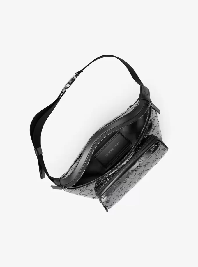 Mochila bandolera utilitaria mediana Cooper con logotipo metálico en relieve Mochila bandolera utilitaria mediana Cooper con logotipo metálico en relieve