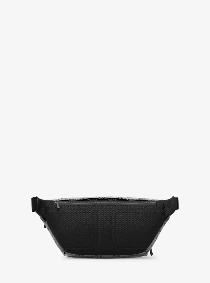 Mochila bandolera utilitaria mediana Cooper con logotipo metálico en relieve Mochila bandolera utilitaria mediana Cooper con logotipo metálico en relieve