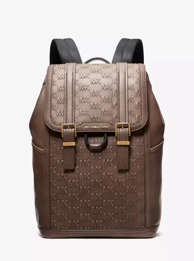 Mochila mediana Colby de piel bruñida con logotipo en relieve Mochila mediana Colby de piel bruñida con logotipo en relieve