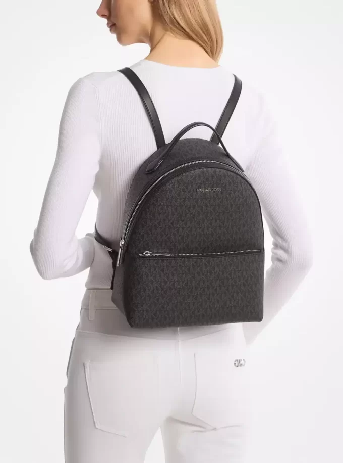 Mochila mediana con el logotipo de la firma Sheila Mochila mediana con el logotipo de la firma Sheila