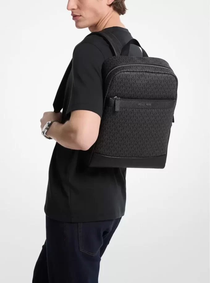 Mochila mediana con logotipo de la firma Cooper Mochila mediana con logotipo de la firma Cooper