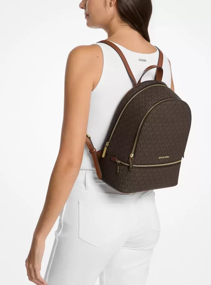 Mochila mediana con logotipo de la firma Rhea Mochila mediana con logotipo de la firma Rhea