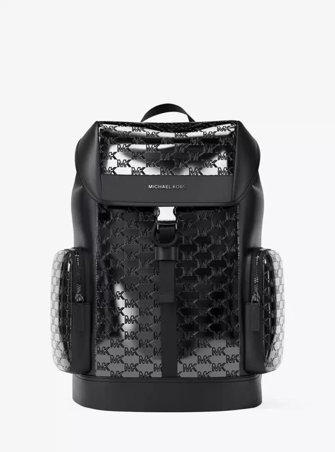 Mochila mediana Cooper con logotipo metálico en relieve Mochila mediana Cooper con logotipo metálico en relieve
