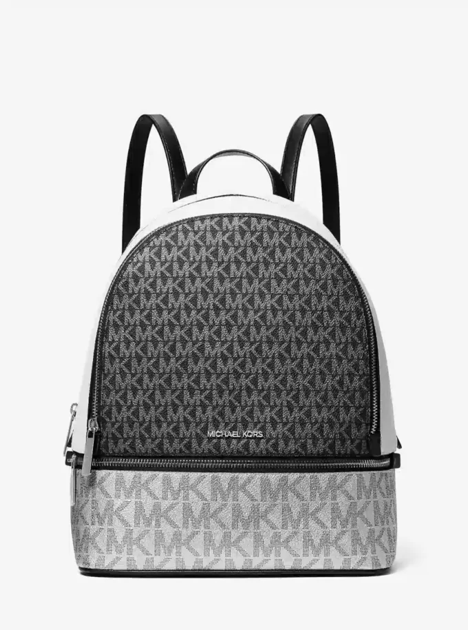 Mochila mediana Rhea con logotipo metálico de la firma Mochila mediana Rhea con logotipo metálico de la firma