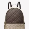 Mochila mediana Rhea con logotipo metálico de la firma Mochila mediana Rhea con logotipo metálico de la firma