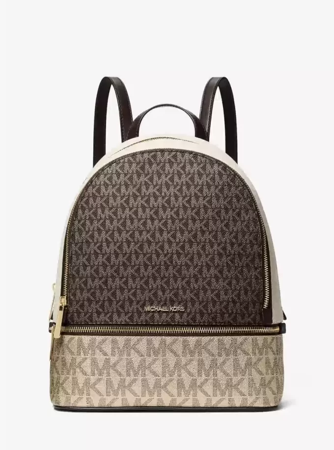 Mochila mediana Rhea con logotipo metálico de la firma Mochila mediana Rhea con logotipo metálico de la firma