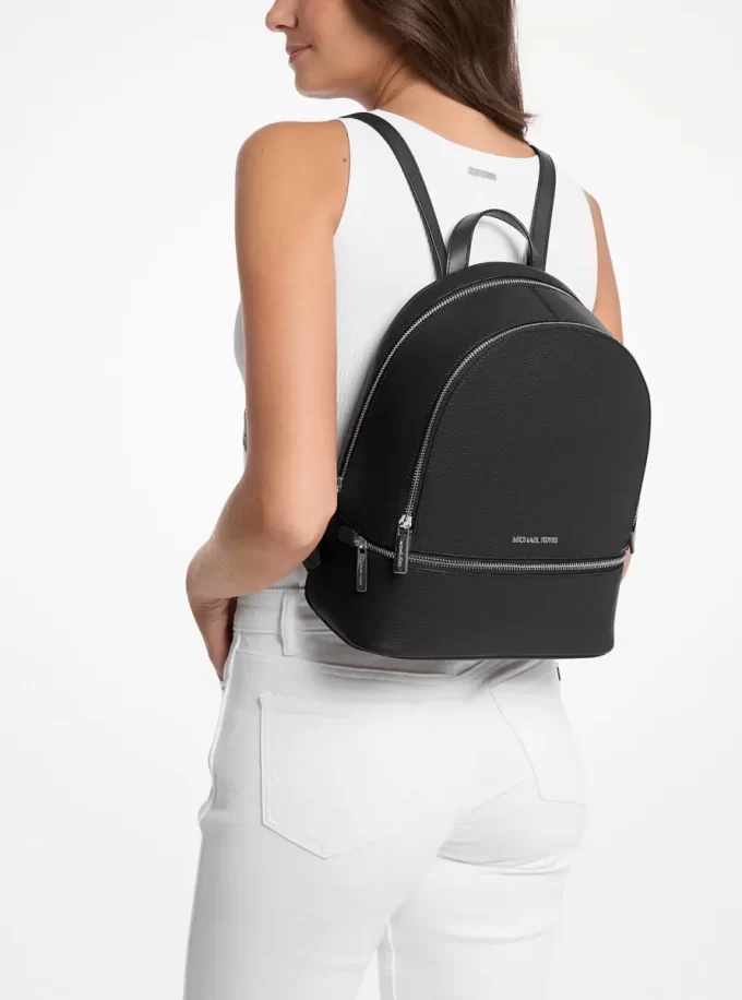 Mochila mediana Rhea de piel granulada Mochila mediana Rhea de piel granulada