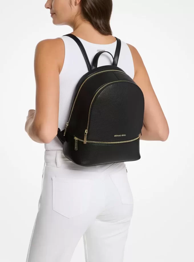 Mochila mediana Rhea de piel granulada Mochila mediana Rhea de piel granulada