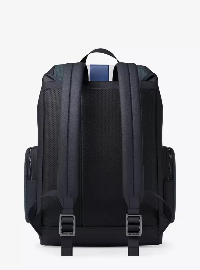 Mochila urbana mediana con logo de la firma Cooper a rayas Mochila urbana mediana con logo de la firma Cooper a rayas