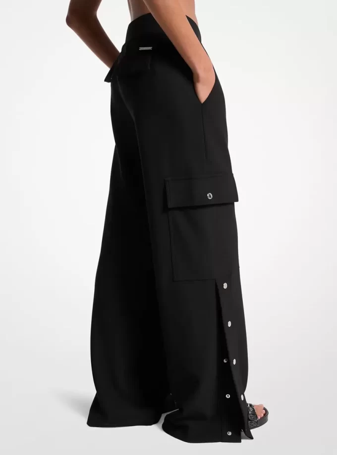 Pantalones cargo de pierna ancha de crepé elástico Pantalones cargo de pierna ancha de crepé elástico