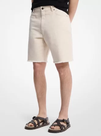 Pantalones cortos de mezclilla deshilachados