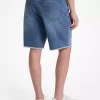 Pantalones cortos de mezclilla deshilachados Pantalones cortos de mezclilla deshilachados