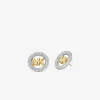 Pendientes de botón medianos con logotipo pavé en latón chapado en metal precioso