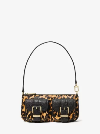 Pochette Zoe Small de pelo de becerro con estampado de leopardo