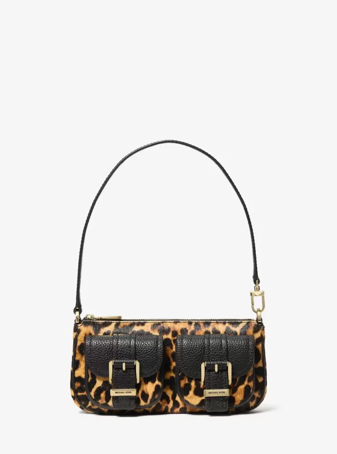 Pochette Zoe Small de pelo de becerro con estampado de leopardo Pochette Zoe Small de pelo de becerro con estampado de leopardo