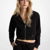 Sudadera corta con capucha y cremallera con logo y dije de jacquard Sudadera corta con capucha y cremallera con logo y dije de jacquard