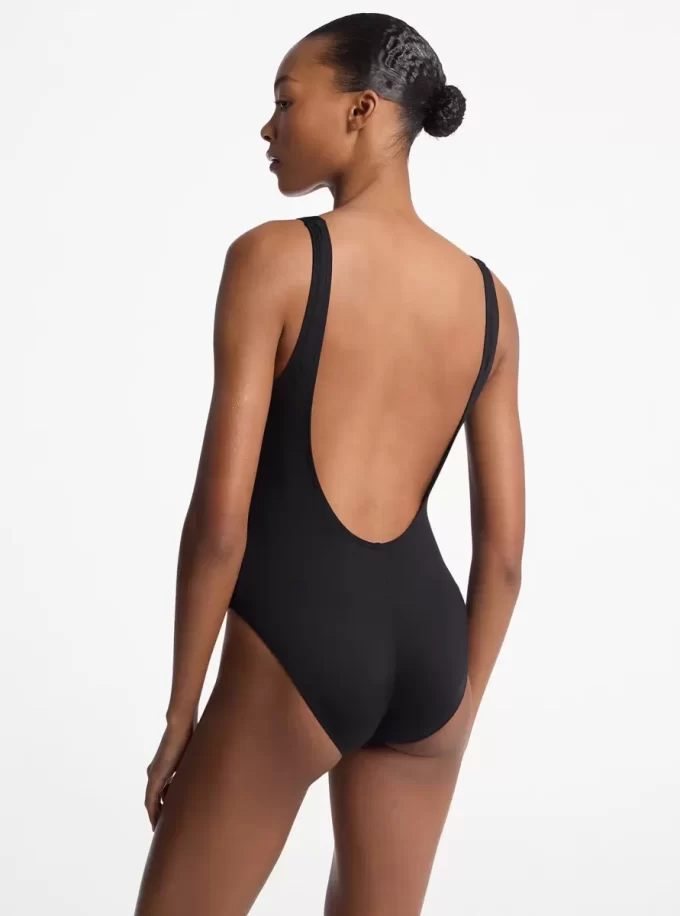 Traje de baño de una pieza con tachuelas Traje de baño de una pieza con tachuelas