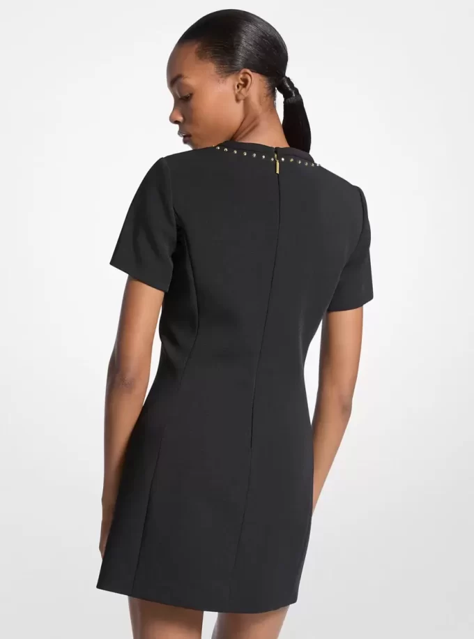 Vestido camisero de crepé elástico con tachuelas