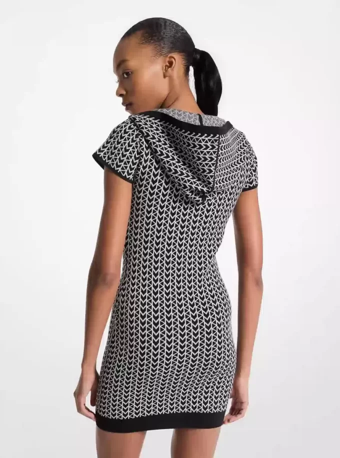Vestido con capucha y estampado jacquard con el logo MK2000