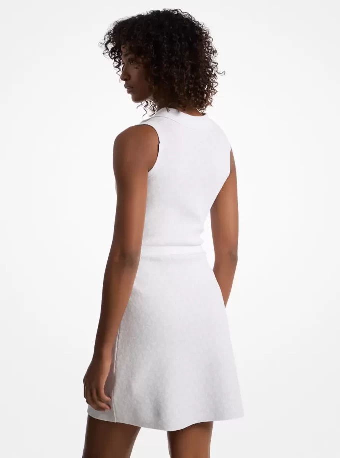 Vestido con cremallera y logo en jacquard