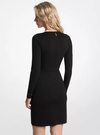 Vestido cruzado con tachuelas