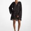 Vestido de encaje floral con cuello en V y tachuelas