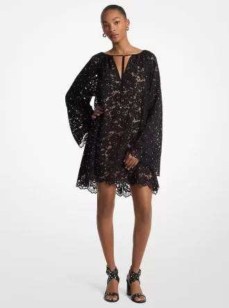 Vestido de encaje floral con cuello en V y tachuelas