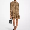 Vestido de georgette con estampado de leopardo y cuello con lazo