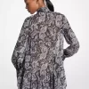 Vestido de georgette con estampado paisley metalizado y lazo en el cuello