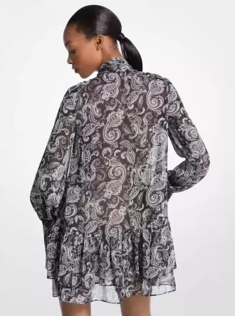 Vestido de georgette con estampado paisley metalizado y lazo en el cuello