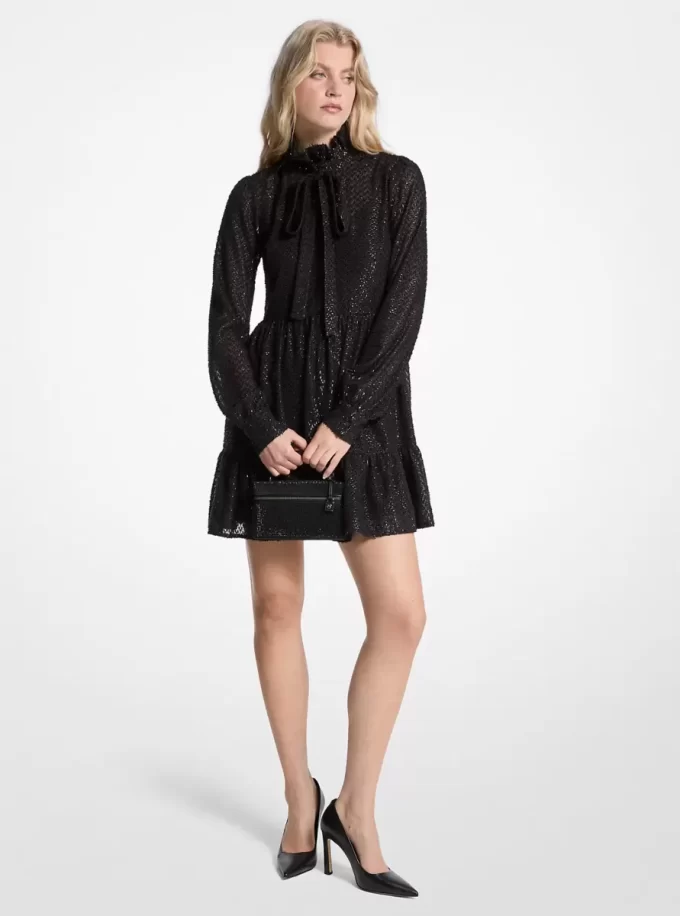 Vestido de jacquard con cuello anudado y cierre metálico