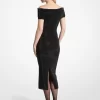 Vestido de punto elástico con hombros descubiertos y adornos Vestido de punto elástico con hombros descubiertos y adornos
