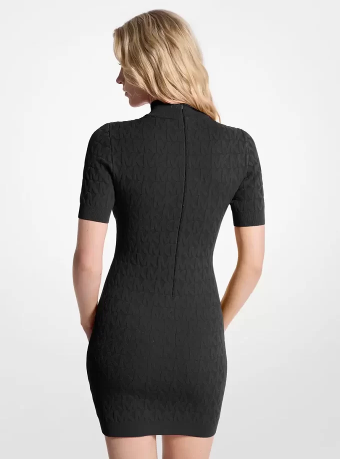 Vestido de punto jacquard con cuello alto y logo