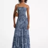 Vestido escalonado de georgette con estampado floral y fruncido