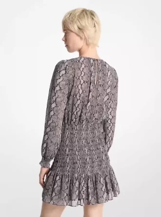 Vestido fruncido de georgette con estampado de serpiente
