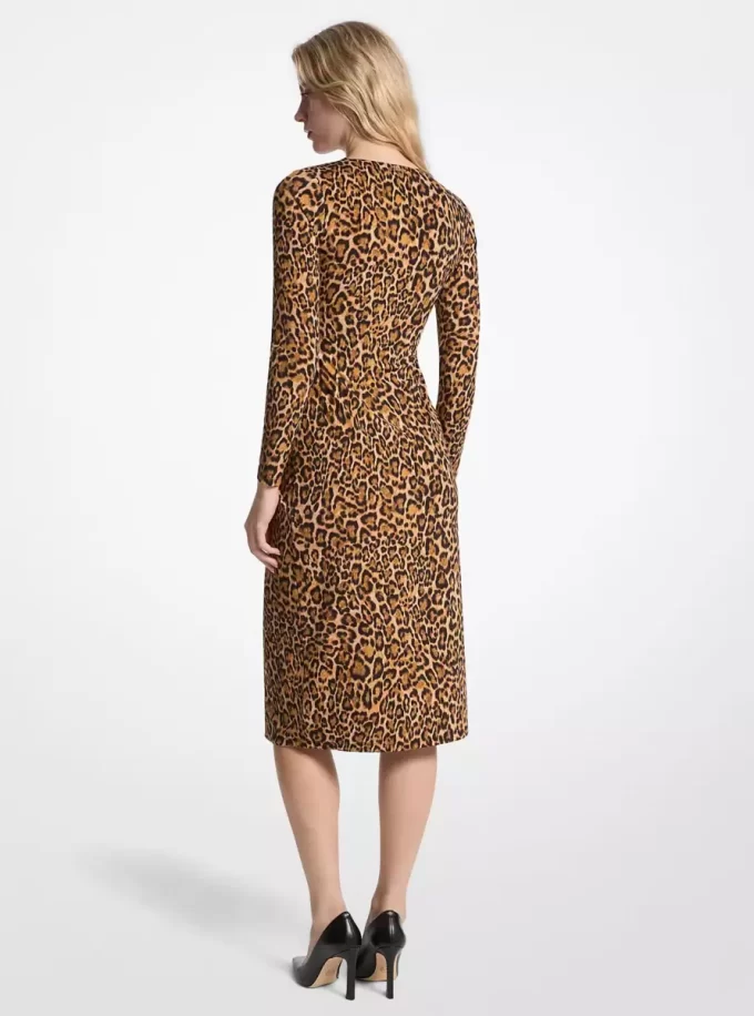 Vestido fruncido de jersey mate con estampado de leopardo Vestido fruncido de jersey mate con estampado de leopardo