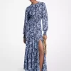 Vestido largo de georgette con estampado paisley y fruncido