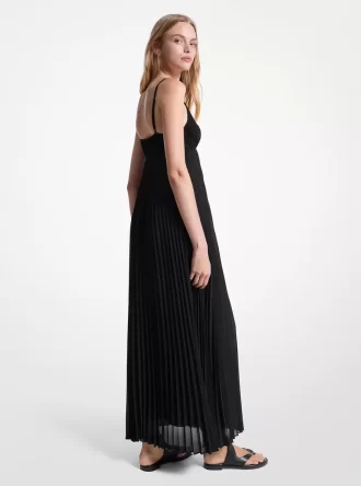Vestido largo plisado de georgette