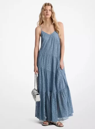 Vestido lencero de encaje floral con volantes