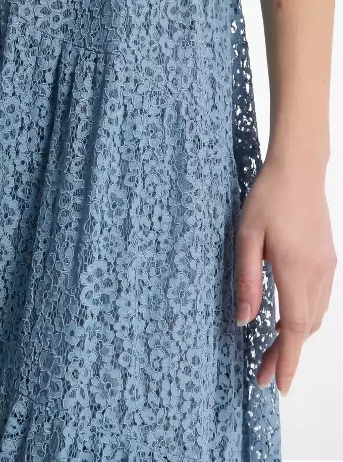 Vestido lencero de encaje floral con volantes