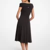 Vestido midi de viscosa elástica con hombros descubiertos